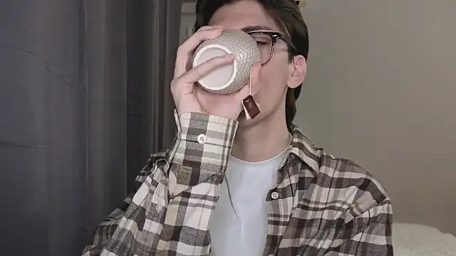 Oliver star boy  online show from 8, 11, 2025