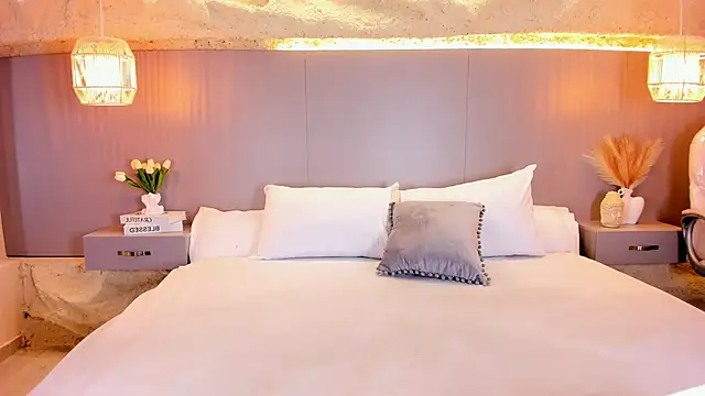 AmyColman  online show from 10, 4, 2026