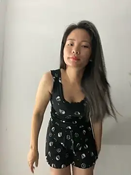 Bee Yellow00 online show from 29, 10, 2025