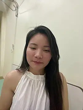 Bee Yellow00 online show from 26, 2, 2026