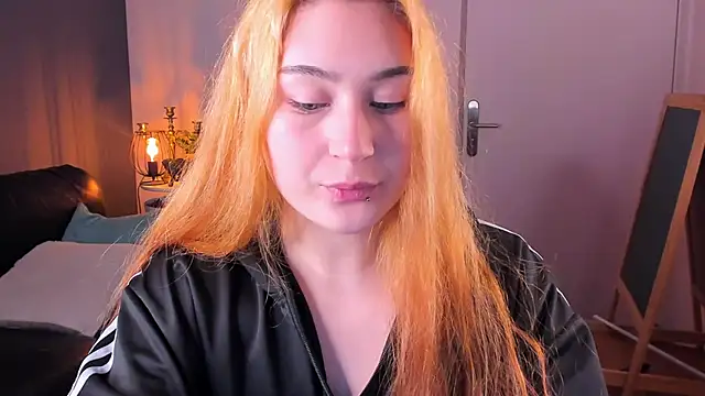 Snapshot of LilytLuu chatting on 25, 11, 2025 LilytLuu online show from 25, 11, 2025