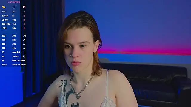 LoraPuffs online show from 20, 7, 2026