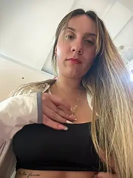 Snapshot of sarah_honey__ chatting on 3, 7, 2026 sarah honey online show from 3, 7, 2026