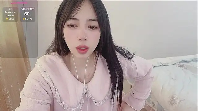 Snapshot of by-Hannah chatting on 5, 11, 2025 by-Hannah online show from 5, 11, 2025