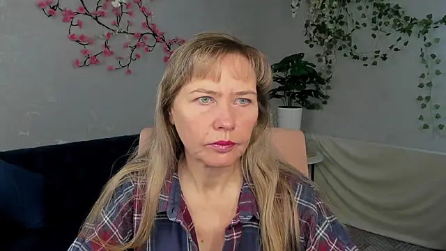 Carla Vogue online show from 19, 11, 2025