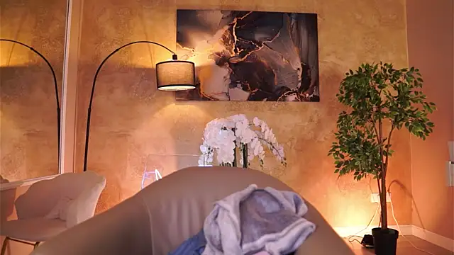 MaddieBryggs online show from 27, 2, 2026