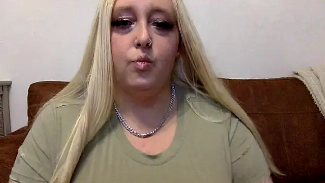 Snapshot of goddessbarbie444 chatting on 31, 10, 2025 goddessbarbie444 online show from 31, 10, 2025