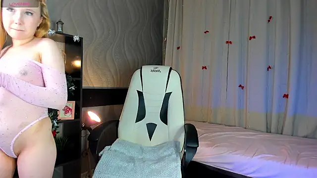 Snapshot of VivieSunn chatting on 6, 2, 2026 VivieSunn online show from 6, 2, 2026