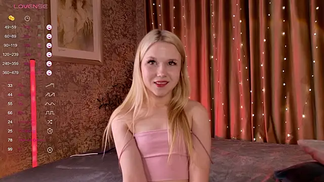 Snapshot of VivieSunn chatting on 4, 3, 2026 VivieSunn online show from 4, 3, 2026