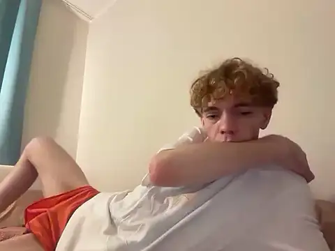 Snapshot of BrunoTwinkXXL chatting on 25, 10, 2025 BrunoTwinkXXL online show from 25, 10, 2025