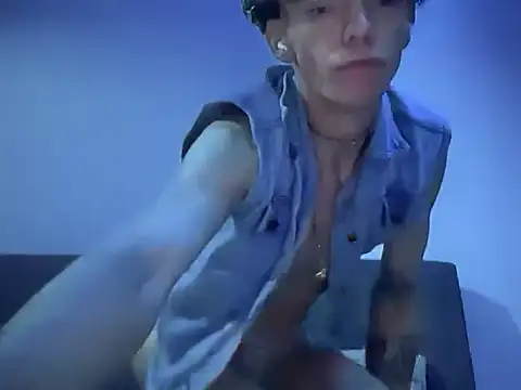 Snapshot of BrunoTwinkXXL chatting on 2, 11, 2025 BrunoTwinkXXL online show from 2, 11, 2025