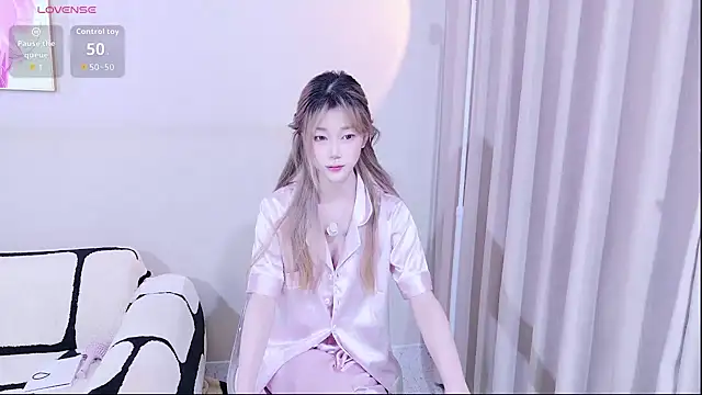 Snapshot of xiaoxi---n chatting on 12, 11, 2025 xiaoxi---n online show from 12, 11, 2025