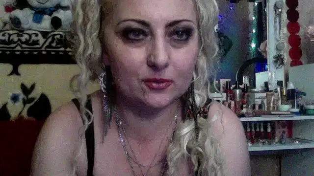 xHot Amazonq online show from 2, 12, 2025