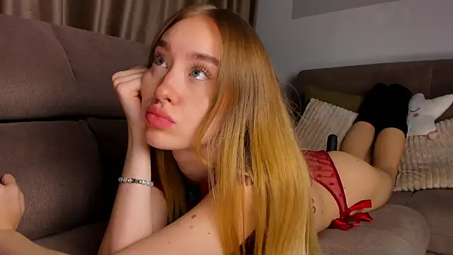 Snapshot of SugarSkye chatting on 21, 12, 2025 SugarSkye online show from 21, 12, 2025