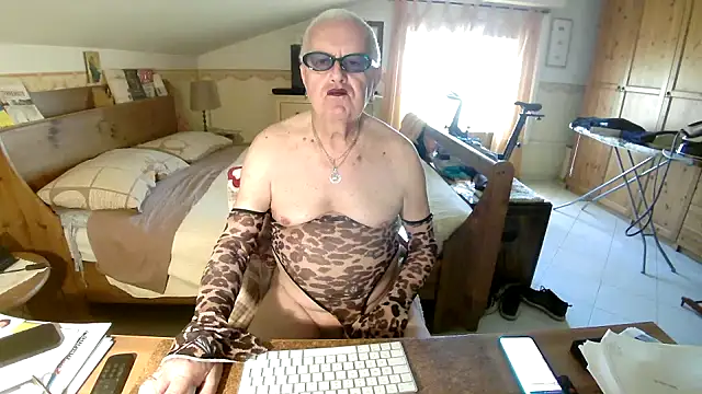 Snapshot of Sissypat53 chatting on 9, 6, 2026 Sissypat53 online show from 9, 6, 2026