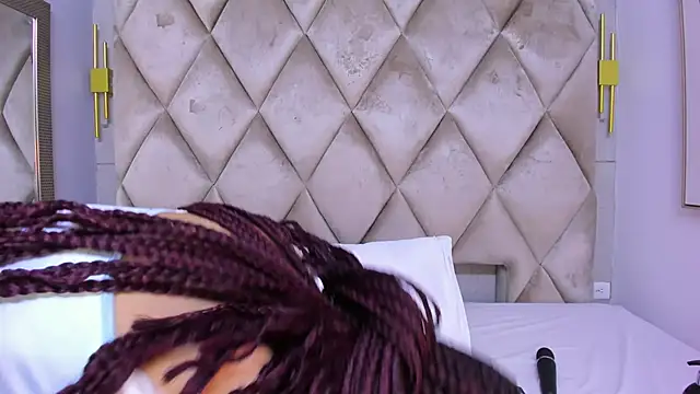 violett rabbit  online show from 3, 3, 2026