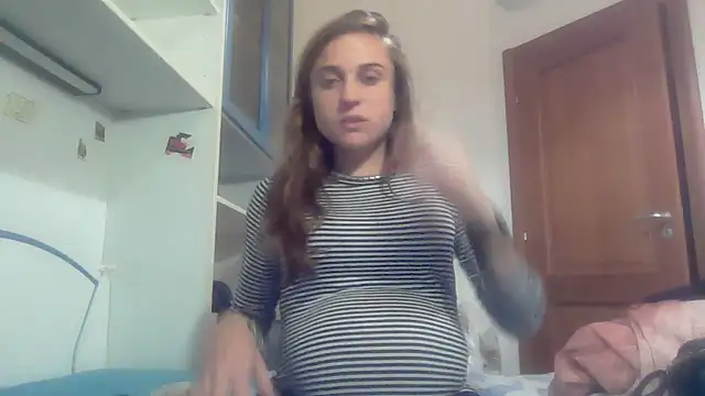 Snapshot of SinnEmily chatting on 18, 12, 2025 SinnEmily online show from 18, 12, 2025