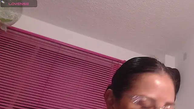 Snapshot of Emma_Hotkiss chatting on 11, 4, 2026 Emma Hotkiss online show from 11, 4, 2026