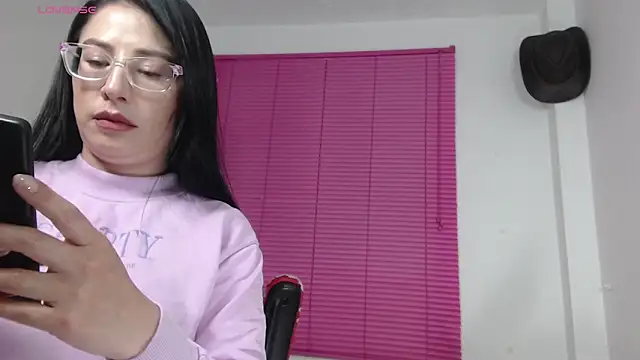 Snapshot of Emma_Hotkiss chatting on 14, 4, 2026 Emma Hotkiss online show from 14, 4, 2026