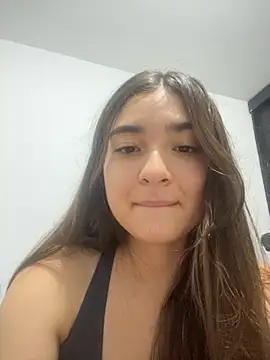 Snapshot of Valentina_ro chatting on 27, 10, 2025 Valentina ro online show from 27, 10, 2025