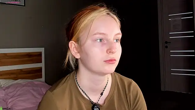 Snapshot of AngelWisee chatting on 10, 7, 2026 AngelWisee online show from 10, 7, 2026