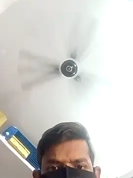 hot couple 000 online show from 4, 3, 2026