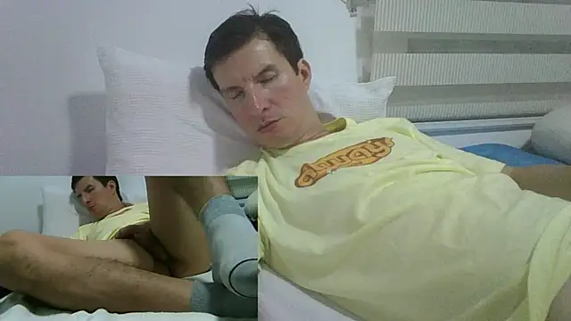 Snapshot of carliesexyman chatting on 29, 10, 2025 carliesexyman online show from 29, 10, 2025