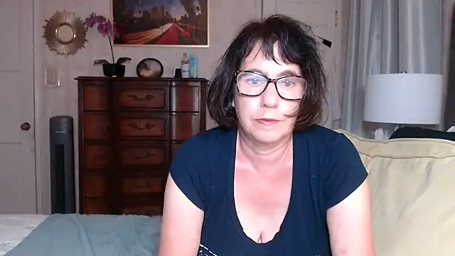 Snapshot of BigbustedBrenda chatting on 4, 11, 2025 BigbustedBrenda online show from 4, 11, 2025