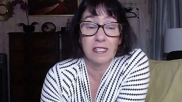 Snapshot of BigbustedBrenda chatting on 23, 11, 2025 BigbustedBrenda online show from 23, 11, 2025