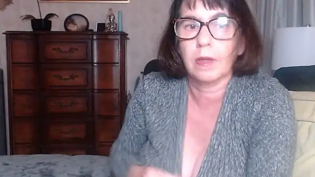 Snapshot of BigbustedBrenda chatting on 5, 12, 2025 BigbustedBrenda online show from 5, 12, 2025