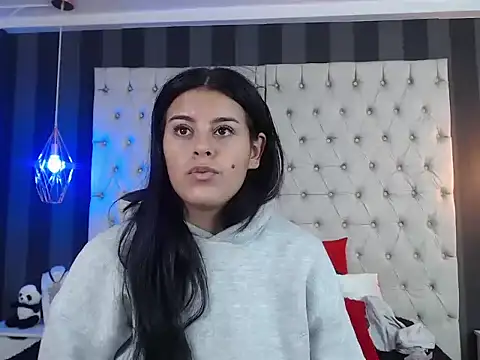 Camile Petite online show from 3, 11, 2025