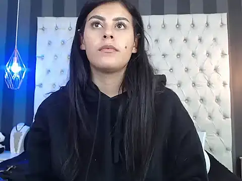 Camile Petite online show from 7, 11, 2025