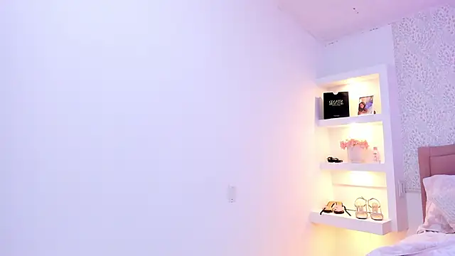 KatieBoison online show from 10, 11, 2025