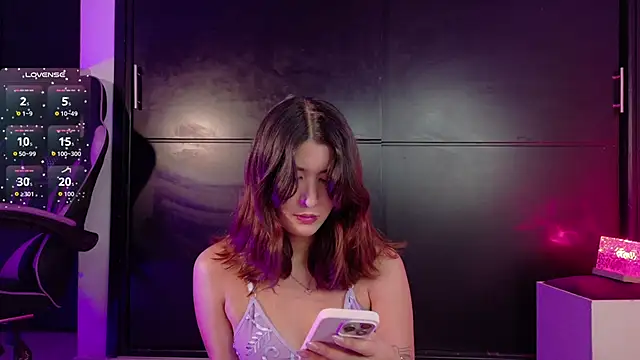 Snapshot of emilyy1_ chatting on 4, 12, 2025 emilyy1 online show from 4, 12, 2025