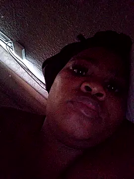 Snapshot of ThickLeeyanaXX chatting on 4, 2, 2026 ThickLeeyanaXX online show from 4, 2, 2026