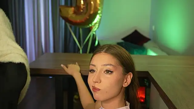 Snapshot of Cleose chatting on 1, 4, 2026 Cleose online show from 1, 4, 2026