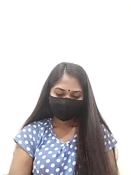 Green LaDY66 online show from 8, 11, 2025