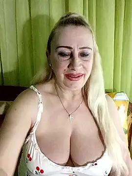 Snapshot of Esenia505 chatting on 17, 4, 2026 Esenia505 online show from 17, 4, 2026