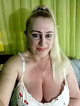 Snapshot of Esenia505 chatting on 5, 5, 2026 Esenia505 online show from 5, 5, 2026
