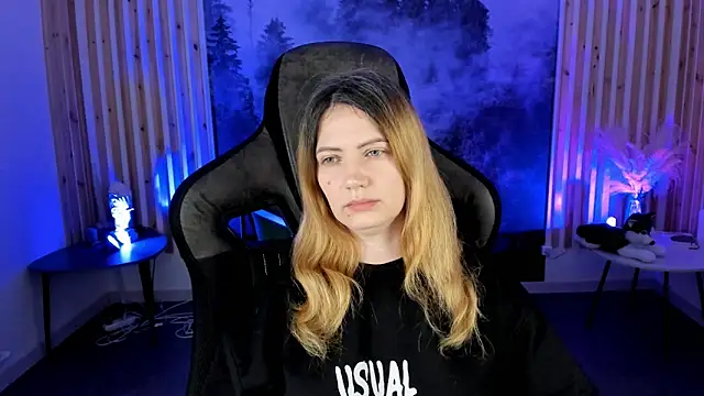 Snapshot of AleksaLaurent chatting on 10, 11, 2025 AleksaLaurent online show from 10, 11, 2025