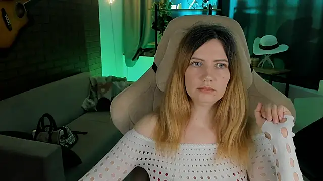 Snapshot of AleksaLaurent chatting on 12, 11, 2025 AleksaLaurent online show from 12, 11, 2025