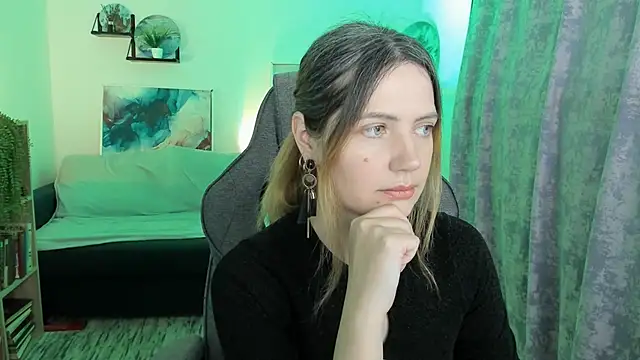 Snapshot of AleksaLaurent chatting on 18, 12, 2025 AleksaLaurent online show from 18, 12, 2025