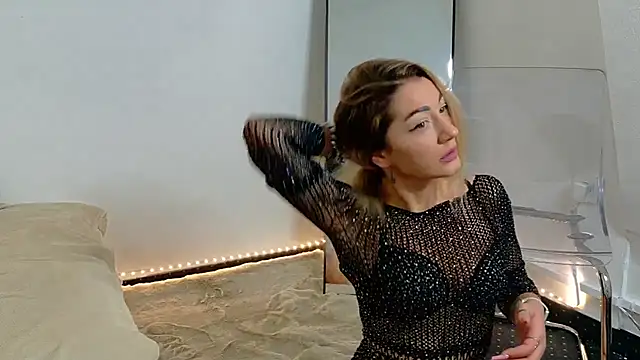 Snapshot of Ammelia_ chatting on 3, 11, 2025 Ammelia  online show from 3, 11, 2025