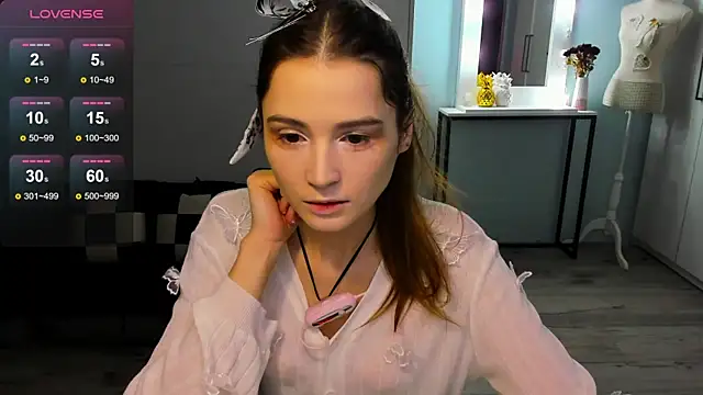 Hana Flo  online show from 15, 12, 2025