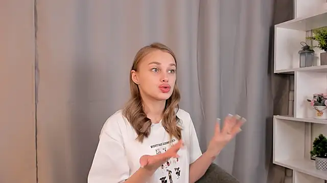 Snapshot of SlyviaCrapo chatting on 30, 10, 2025 SlyviaCrapo online show from 30, 10, 2025