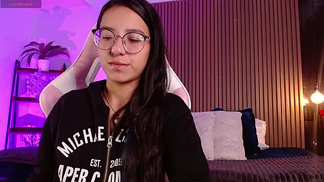 Skay bluee online show from 2, 12, 2025