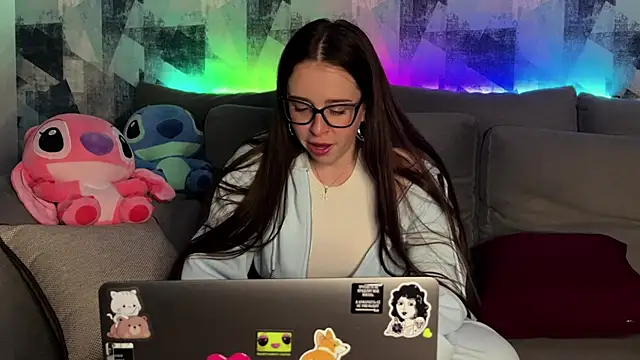 Snapshot of OhNicolle chatting on 8, 11, 2025 OhNicolle online show from 8, 11, 2025