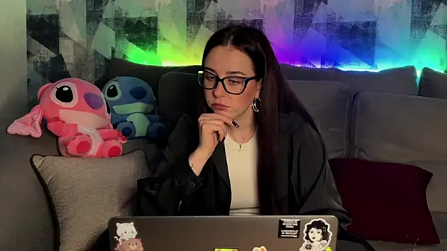 Snapshot of OhNicolle chatting on 9, 11, 2025 OhNicolle online show from 9, 11, 2025