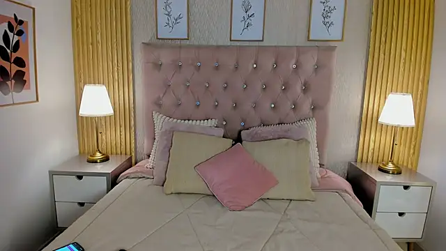 Snapshot of KamyGlam chatting on 18, 6, 2026 KamyGlam online show from 18, 6, 2026
