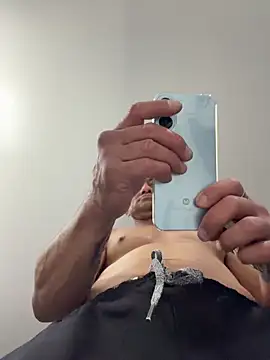 Snapshot of HighonTee chatting on 29, 10, 2025 HighonTee online show from 29, 10, 2025